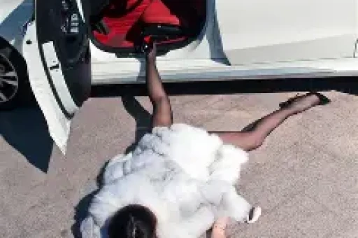 千万网红“留几手”塌房