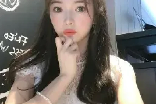 王思聪带三个美女韩国吃饭被偶遇头发稀疏凌乱网友：快秃了