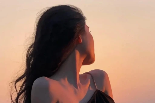 又3大瓜!深夜泡酒吧全身整容恋情曝光个个劲爆关晓彤也被牵连